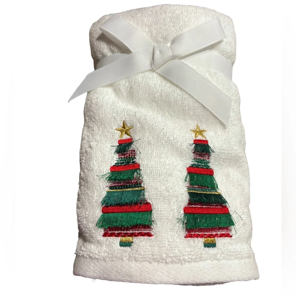 DEBORAH CONNOLLY NEW 2pc fringe Christmas tree hand towels -white/green